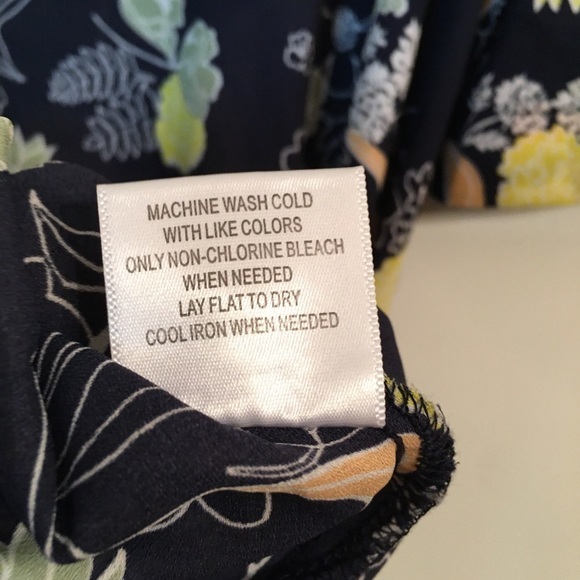 ModCloth Blue Floral With the Breeze VNeck Top 1X - Picture 9 of 10